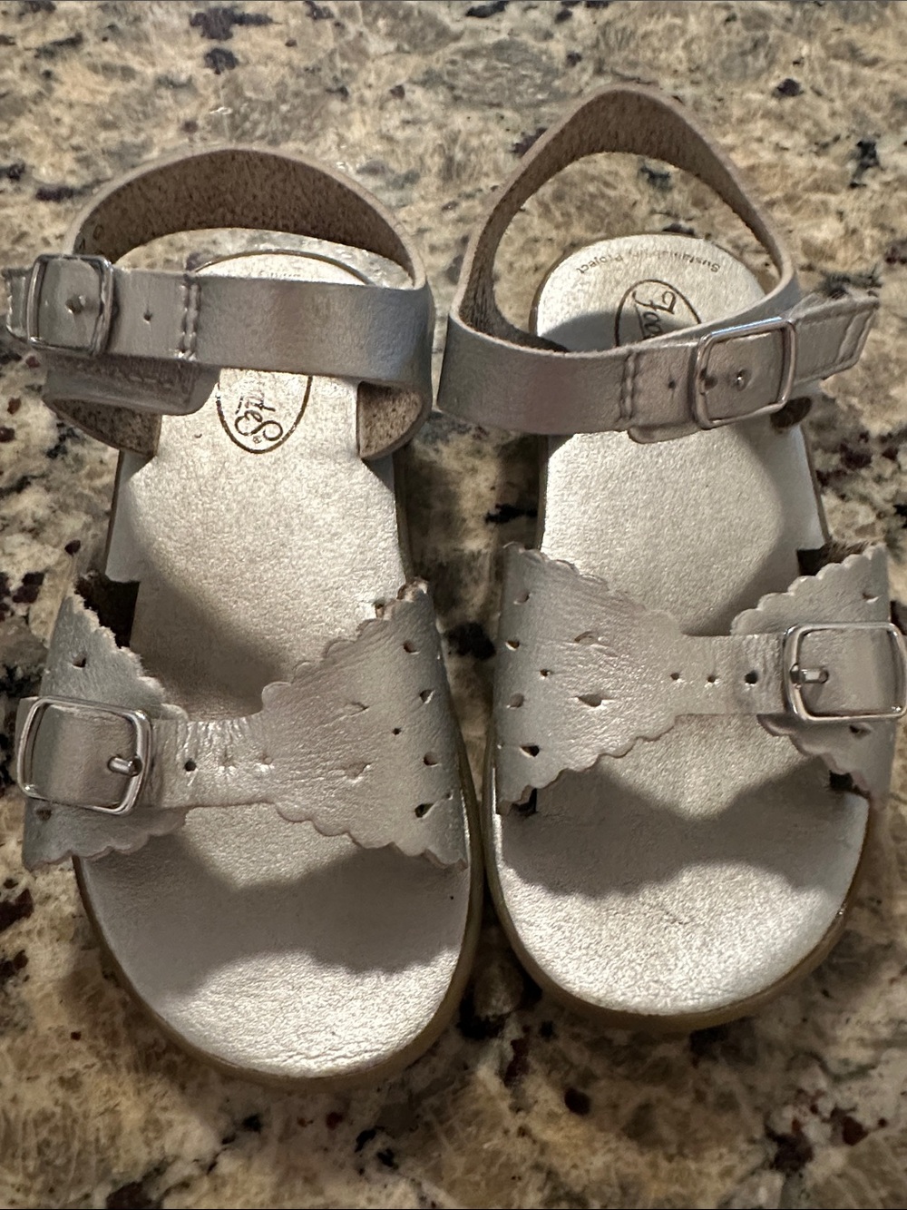 FootMates Girls Silver Scalloped Buckle Sandals